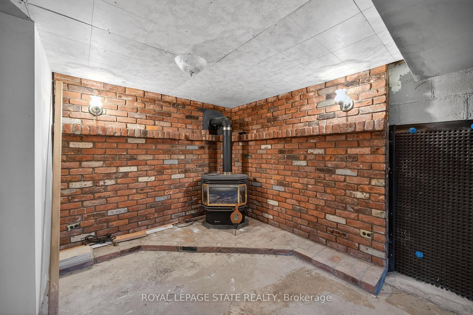 Detached House for sale at 163 Rosedale Avenue, Hamilton, Ontario, L8K 4N4 - Rosedale - MLS: X13002180