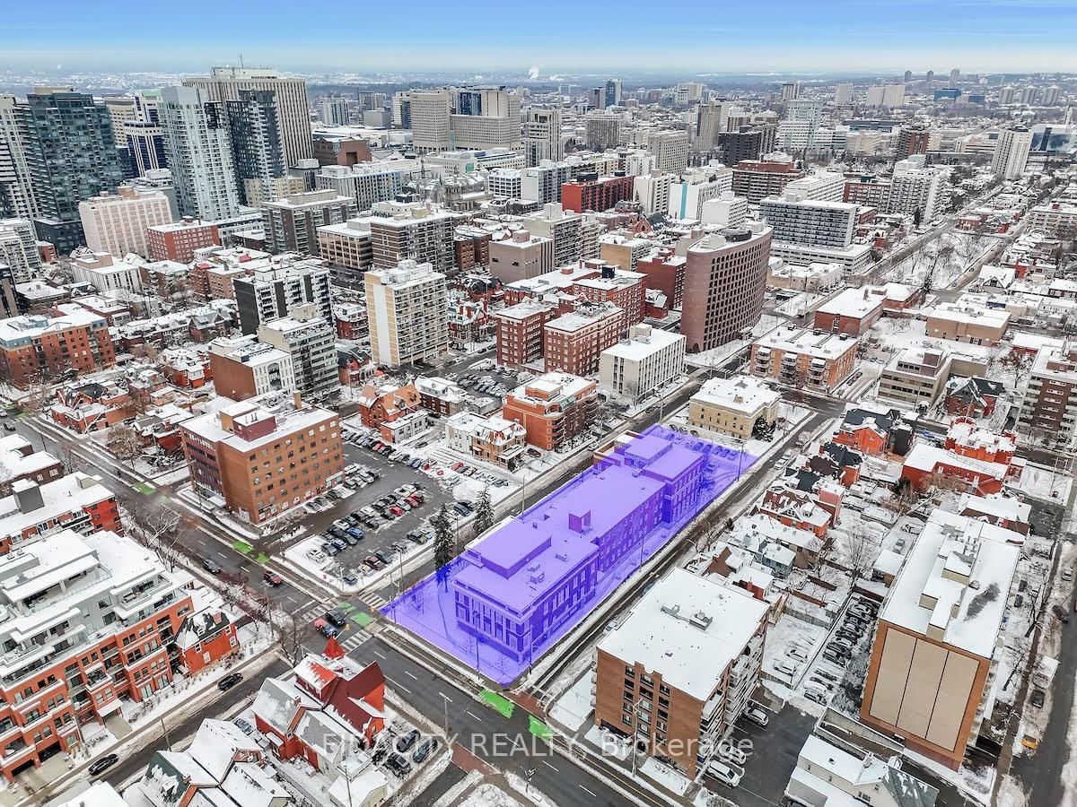 330 Gilmour Street - Photo 2