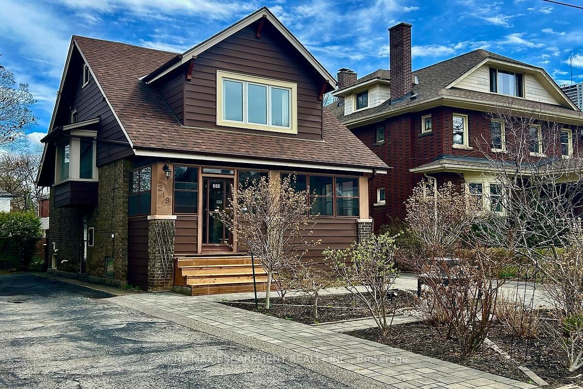 Detached House for sale at 219 St. Clair Boulevard, Hamilton, Ontario, L8M 2N9 - St. Clair - MLS: X13002296