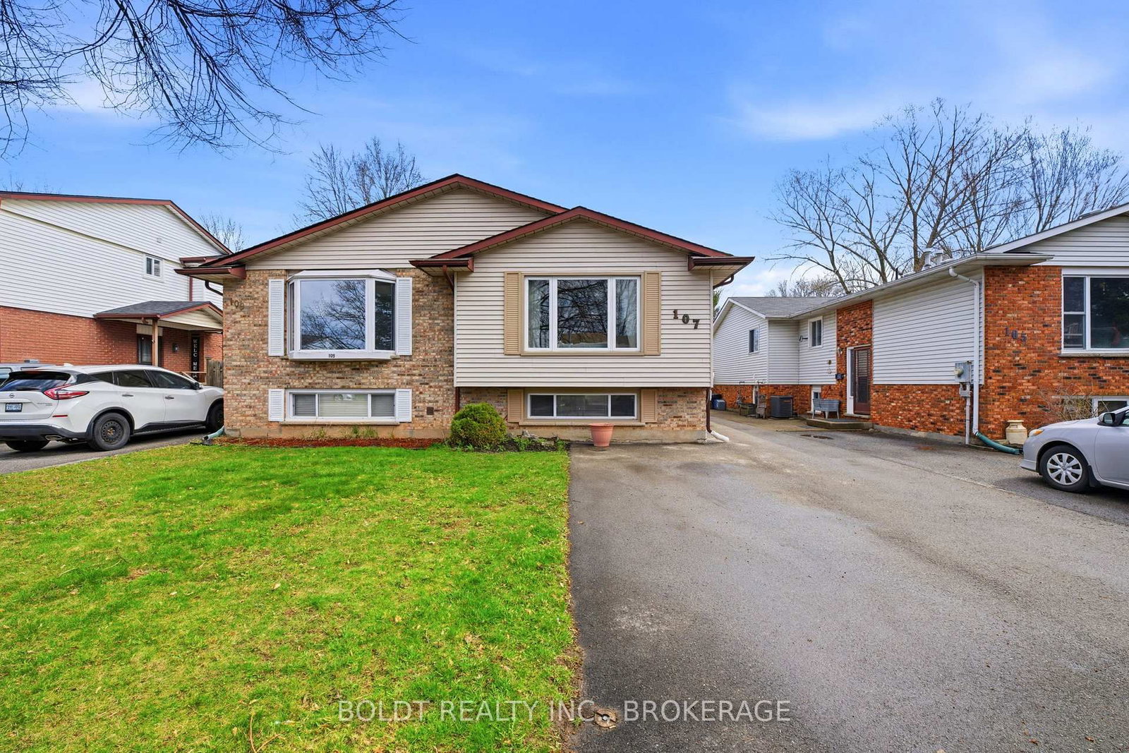 Semi-Detached House for sale at 107 Chapel Hill Crescent, Welland, Ontario, L3C 6G8 - N. Welland - MLS: X13002486