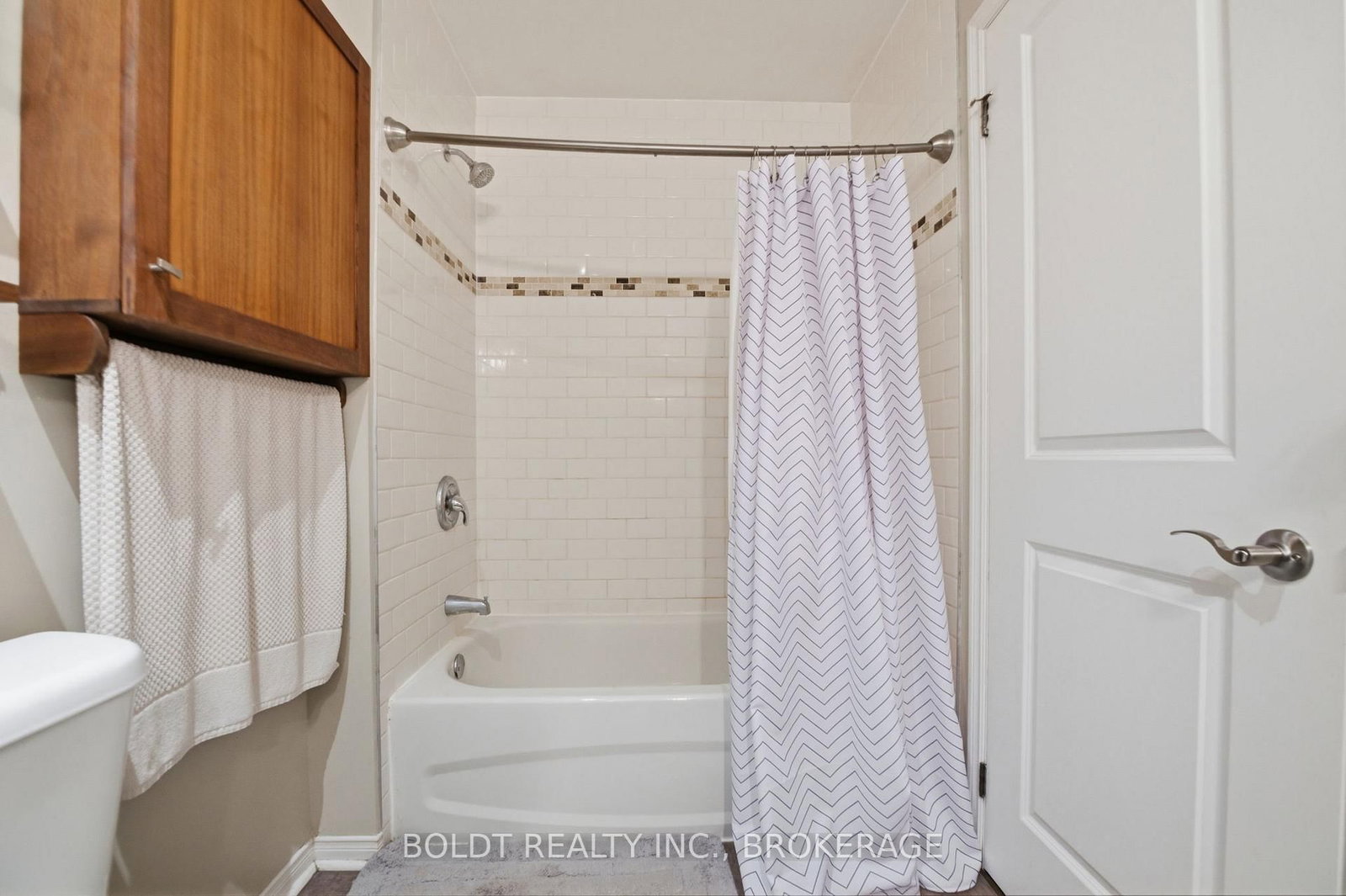 Semi-Detached House for sale at 107 Chapel Hill Crescent, Welland, Ontario, L3C 6G8 - N. Welland - MLS: X13002486