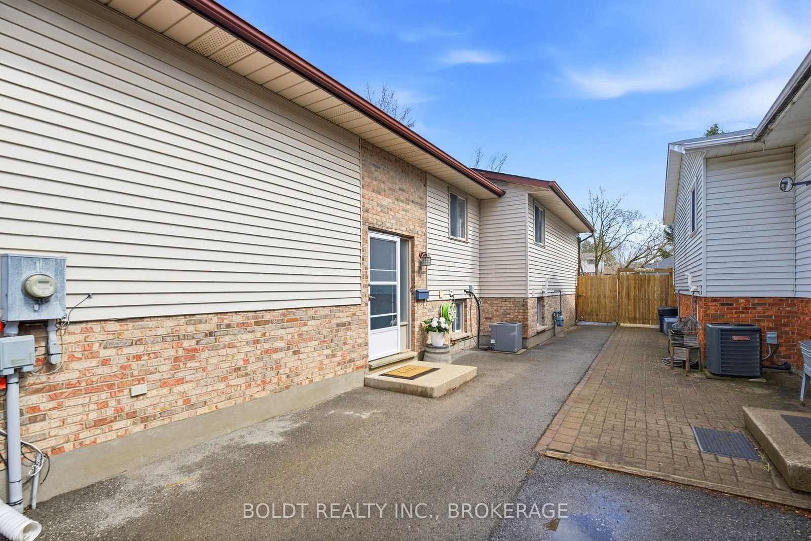 Semi-Detached House for sale at 107 Chapel Hill Crescent, Welland, Ontario, L3C 6G8 - N. Welland - MLS: X13002486