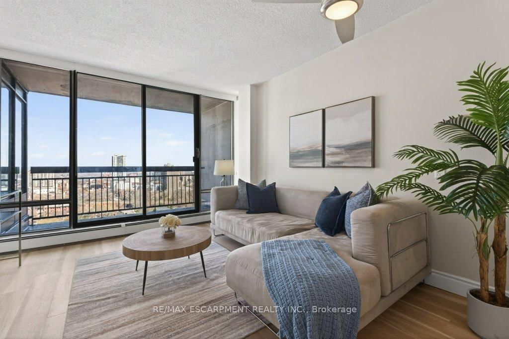 150 Charlton Avenue E, Unit 1801 - Photo 10