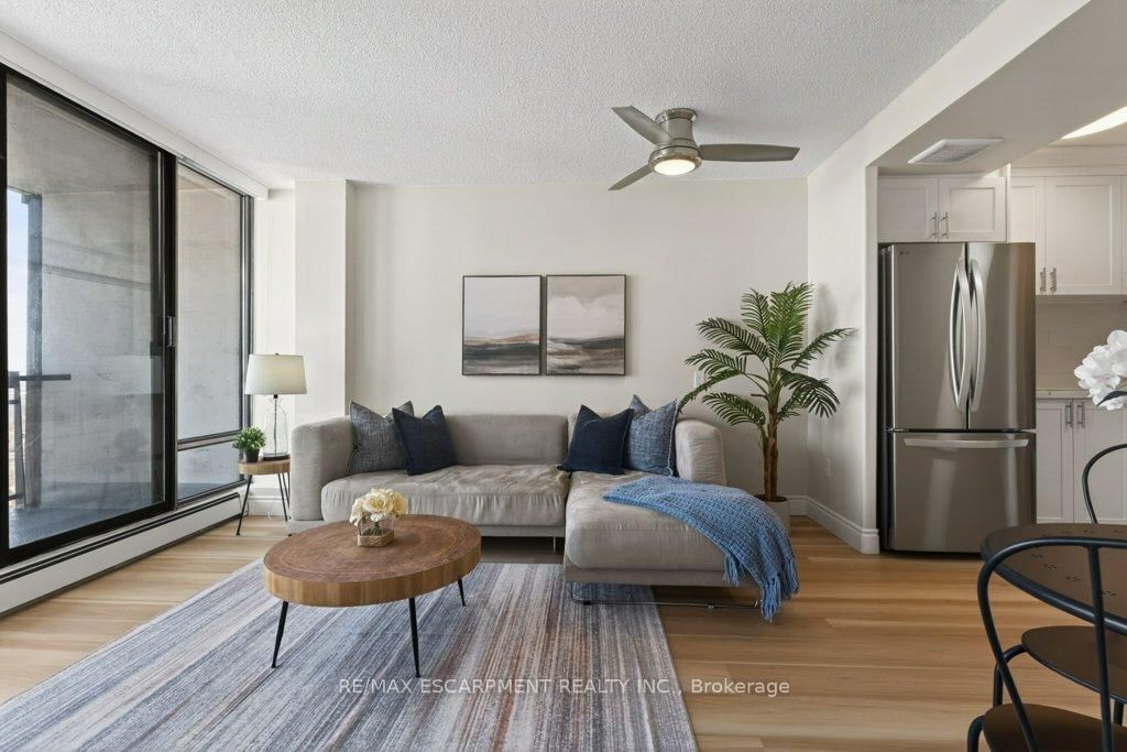 150 Charlton Avenue E, Unit 1801 - Photo 11