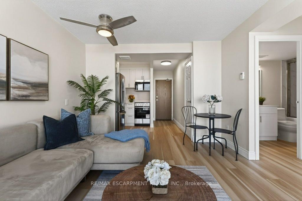 150 Charlton Avenue E, Unit 1801 - Photo 13