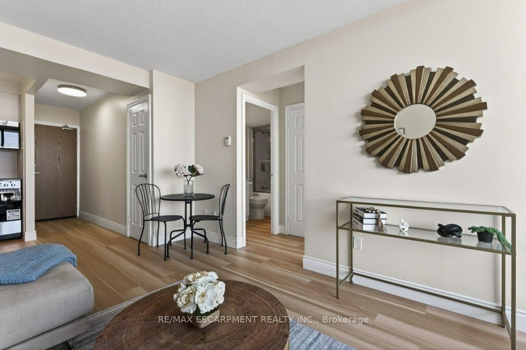 150 Charlton Avenue E, Unit 1801 - Photo 14