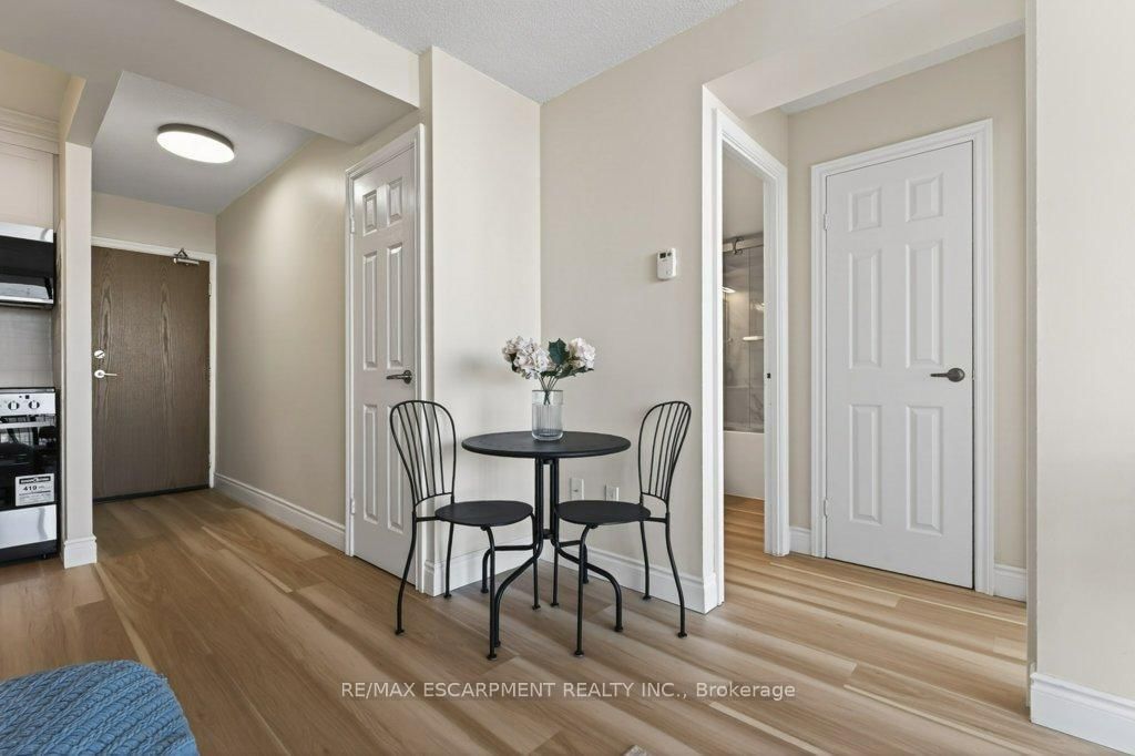 150 Charlton Avenue E, Unit 1801 - Photo 15