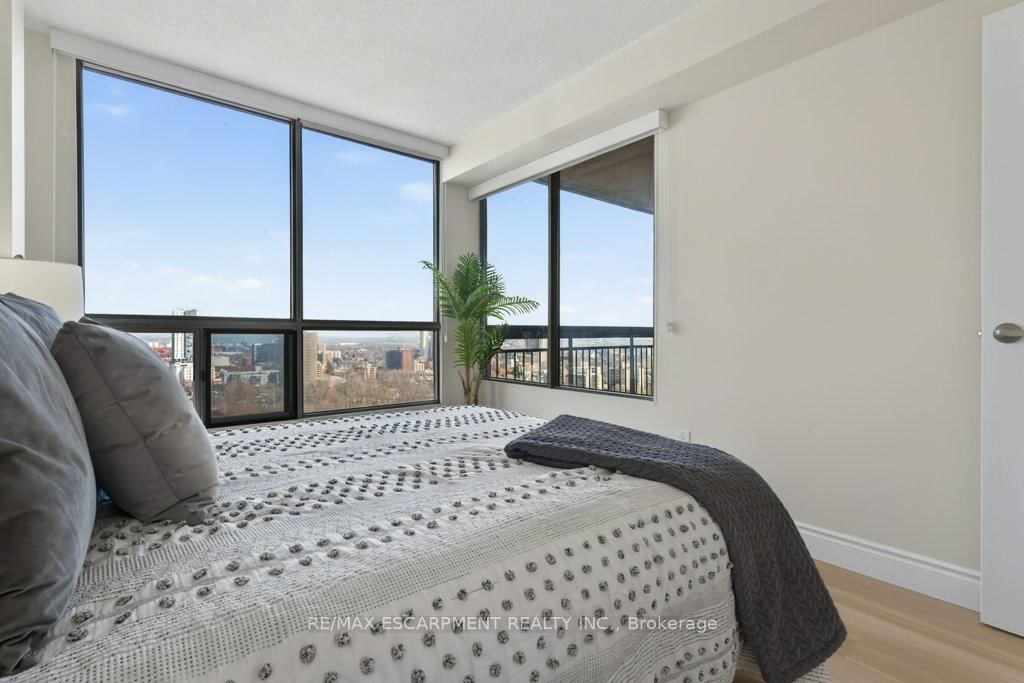 150 Charlton Avenue E, Unit 1801 - Photo 20