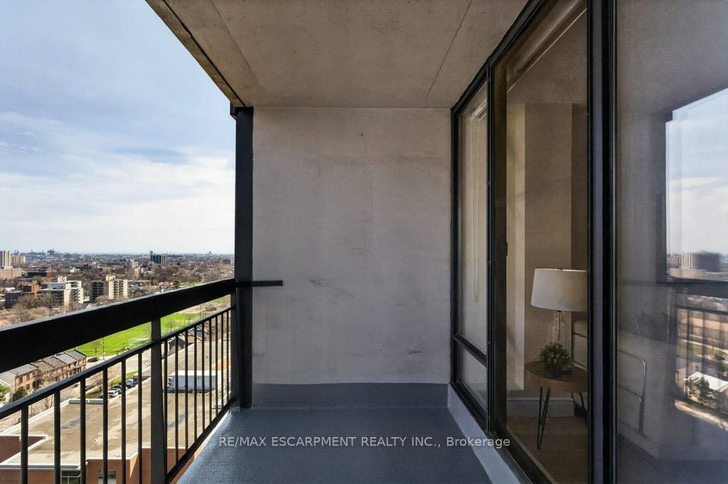 150 Charlton Avenue E, Unit 1801 - Photo 24