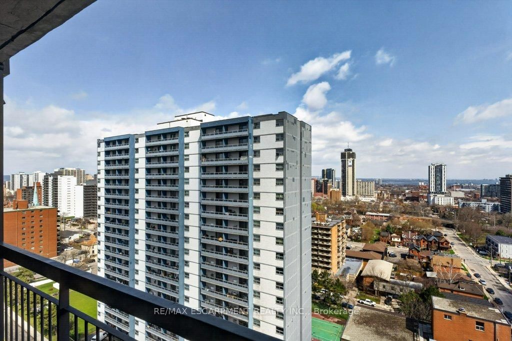 150 Charlton Avenue E, Unit 1801 - Photo 26