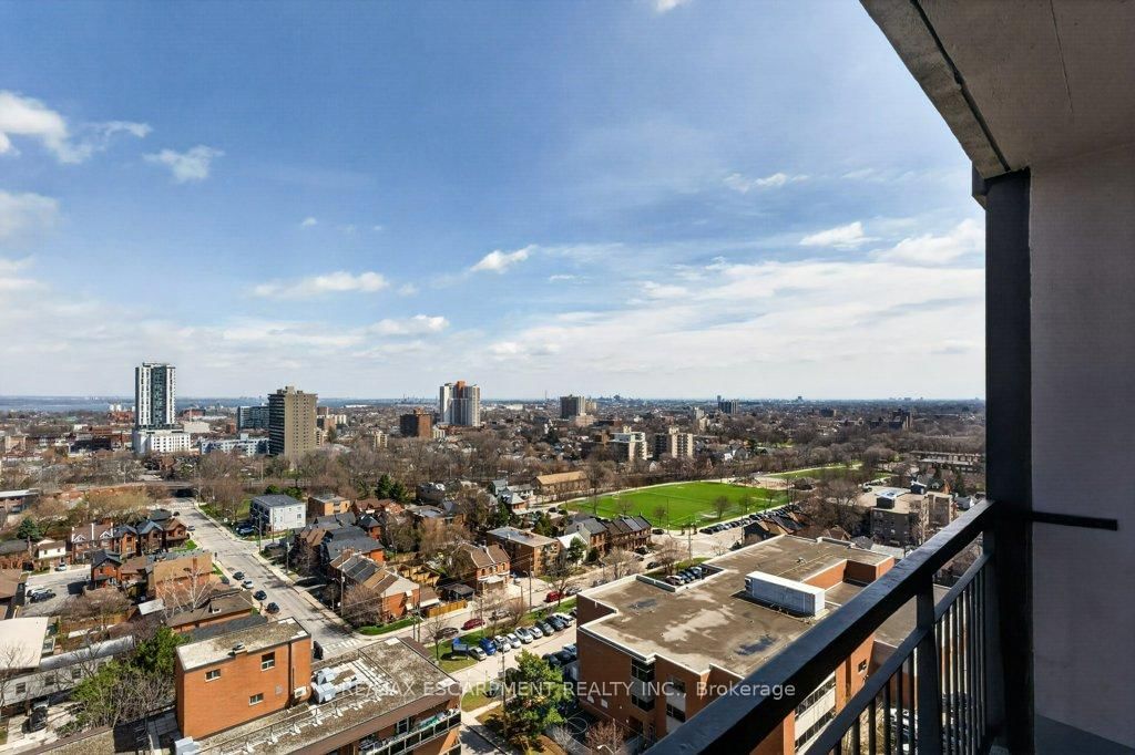 150 Charlton Avenue E, Unit 1801 - Photo 28