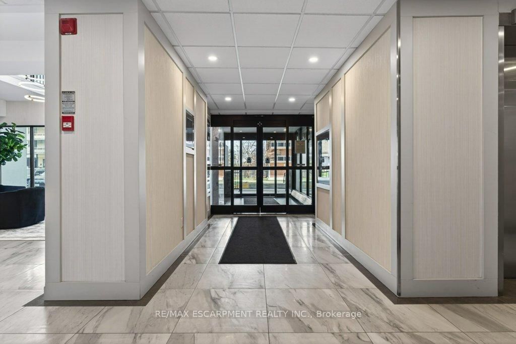 150 Charlton Avenue E, Unit 1801 - Photo 29