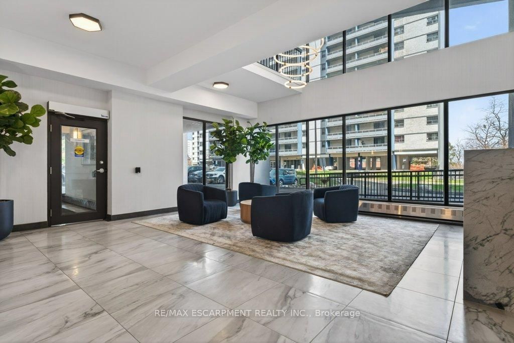 150 Charlton Avenue E, Unit 1801 - Photo 31