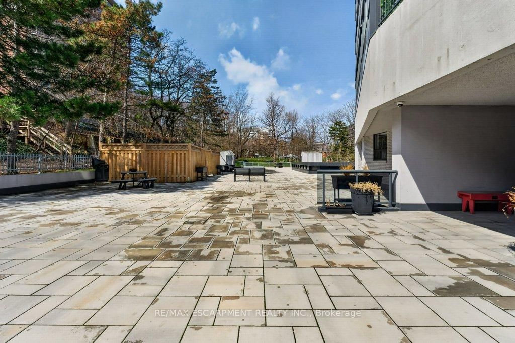 150 Charlton Avenue E, Unit 1801 - Photo 43