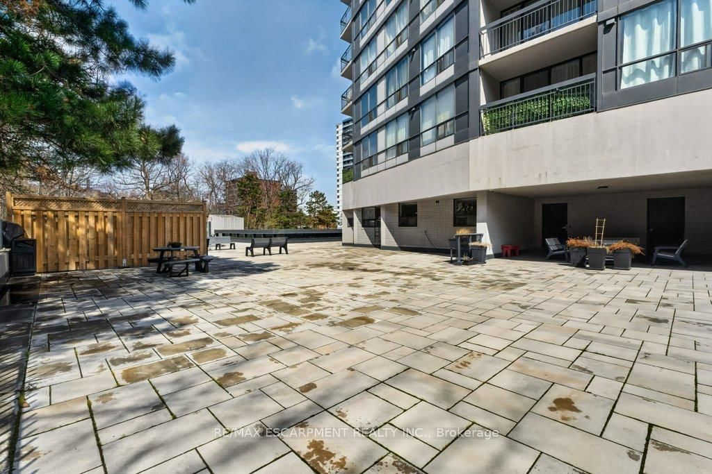 150 Charlton Avenue E, Unit 1801 - Photo 44