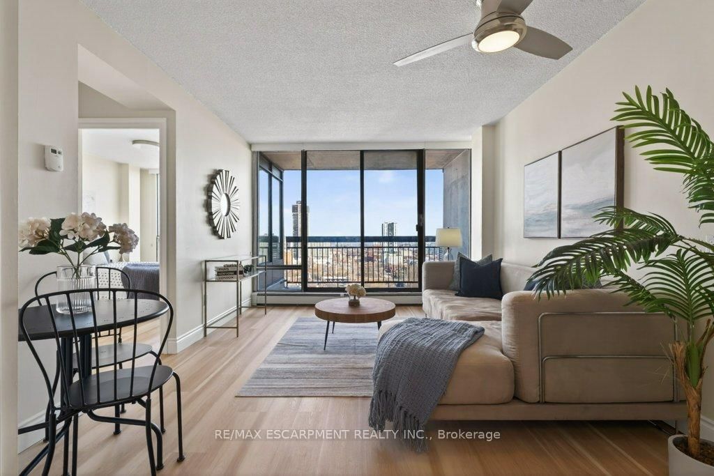 150 Charlton Avenue E, Unit 1801 - Photo 9