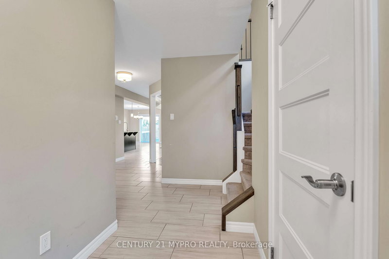 1125 Medway Park Dr, London North, N6G 0G1 | Image 3