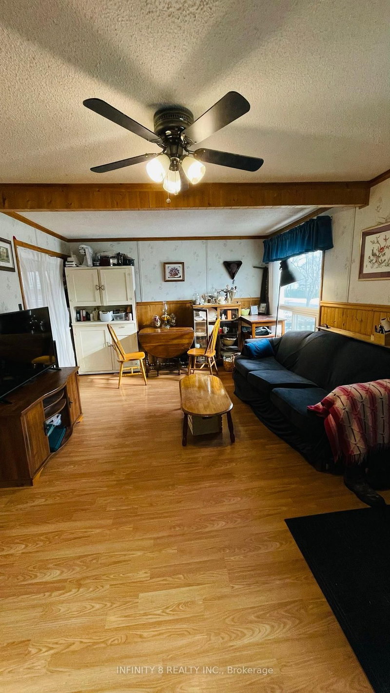 326 Corvette St, Welland, L3B 4S6 | Image 3