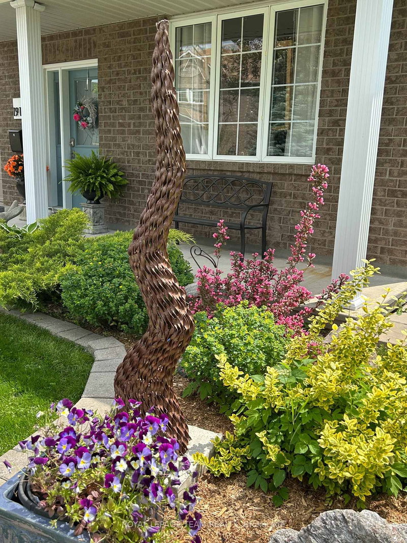 191 Cresthaven Dr, Ottawa, K2G 6Y2 | Image 2