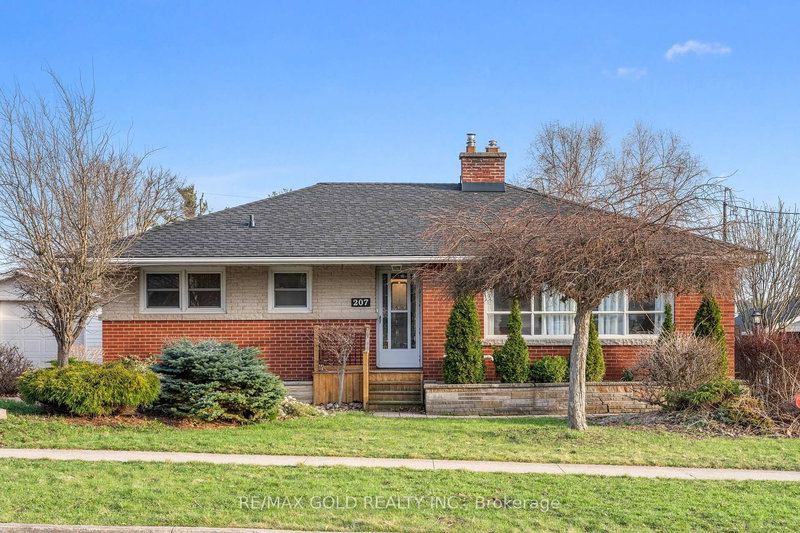 home for sale on 207 Brenda Crescent