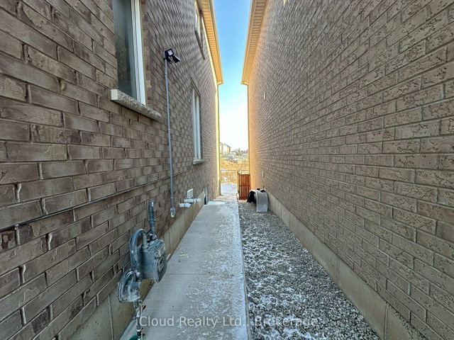 BSMT - 89 Longboat Run W