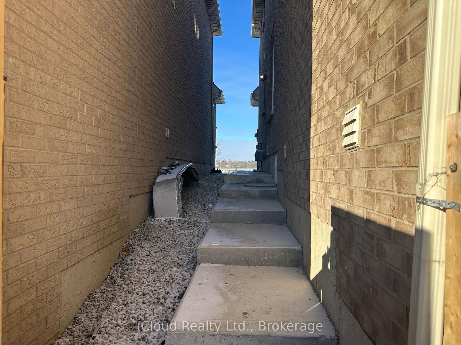 89 Longboat Run W, Unit BSMT - Photo 4