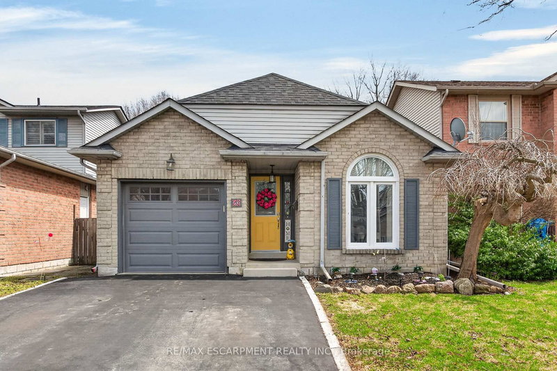 23 Juliebeth Dr, Hamilton, L9B 2N6 | Image 2
