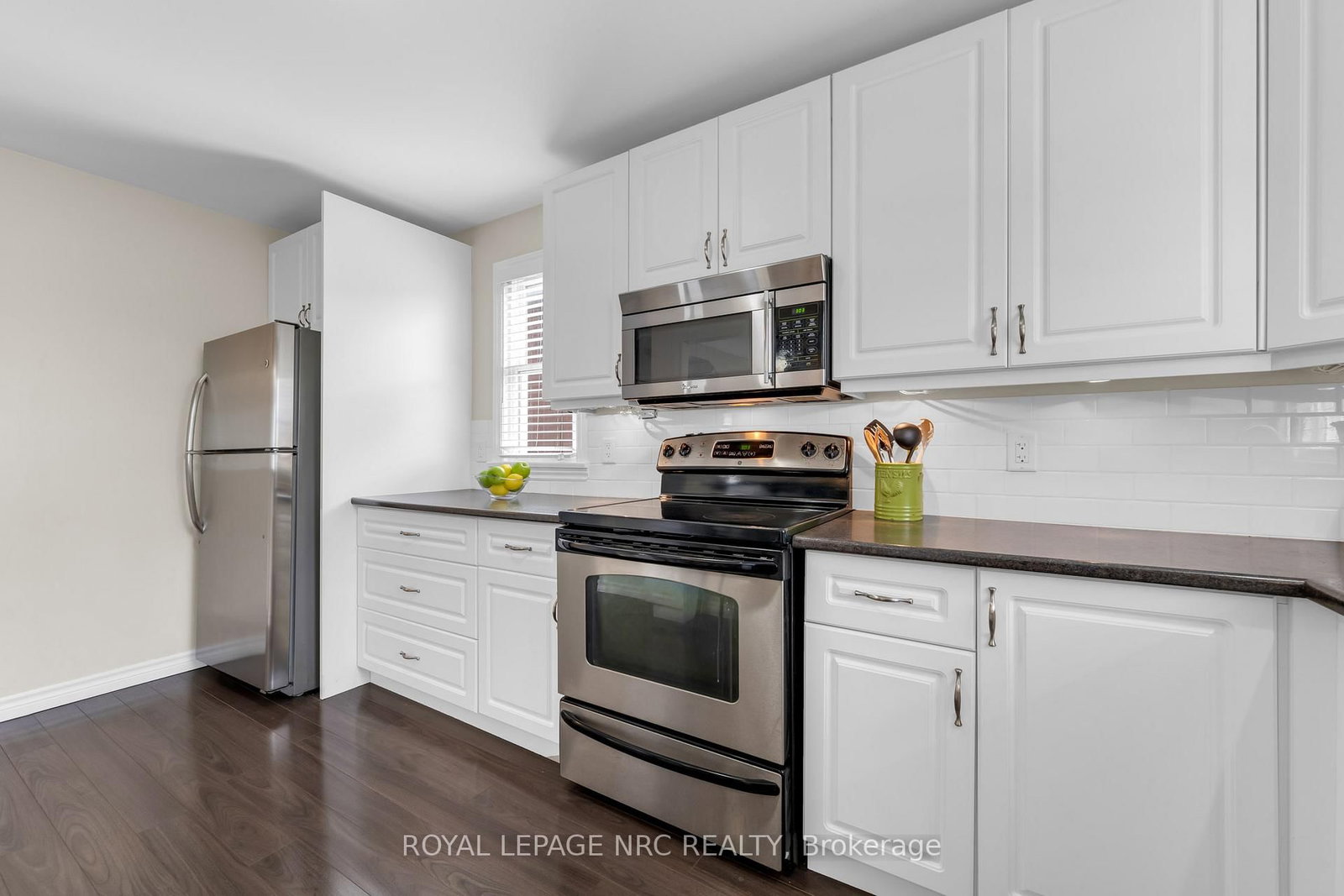 Detached House for sale at 475 East 38th Street, Hamilton, Ontario, L8V 4G7 - Macassa - MLS: X13002874