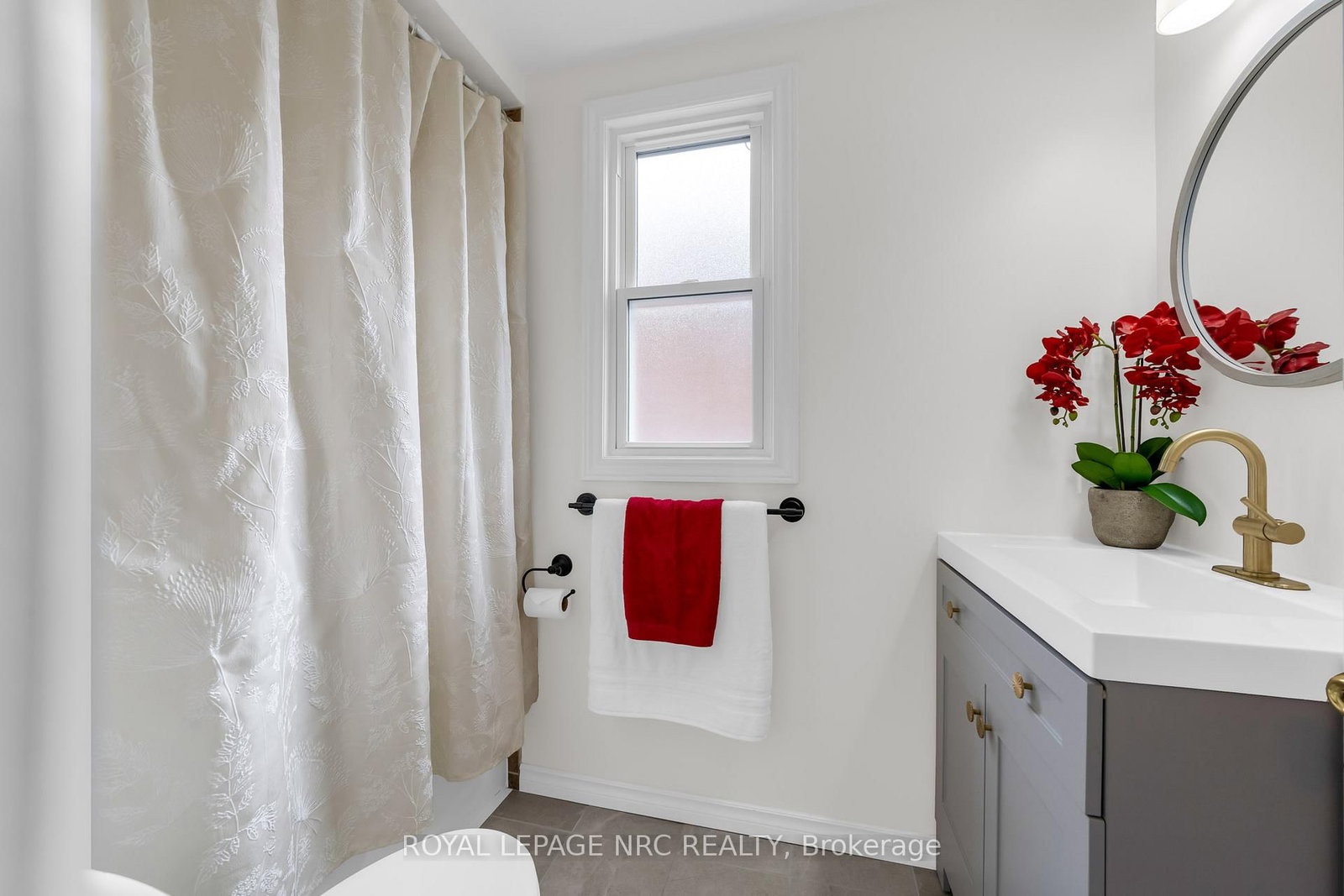 Detached House for sale at 475 East 38th Street, Hamilton, Ontario, L8V 4G7 - Macassa - MLS: X13002874