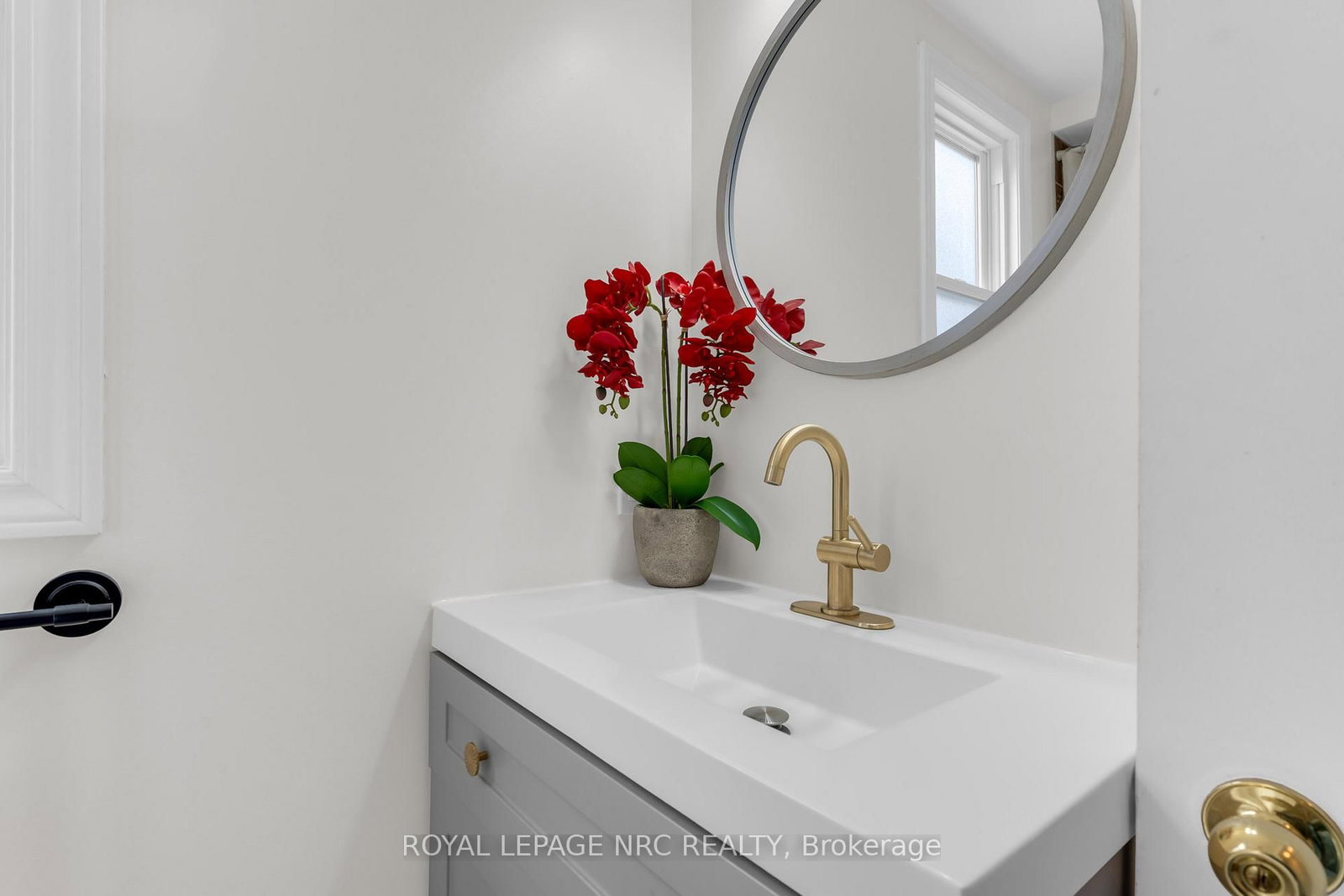 Detached House for sale at 475 East 38th Street, Hamilton, Ontario, L8V 4G7 - Macassa - MLS: X13002874