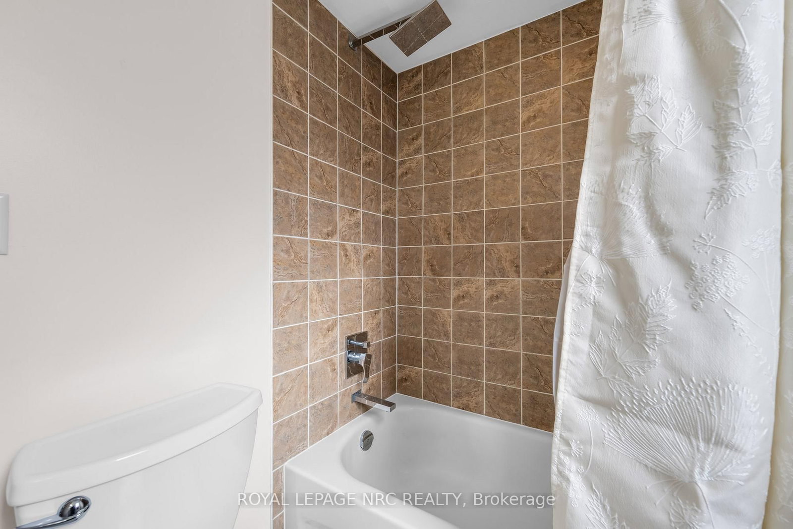 Detached House for sale at 475 East 38th Street, Hamilton, Ontario, L8V 4G7 - Macassa - MLS: X13002874