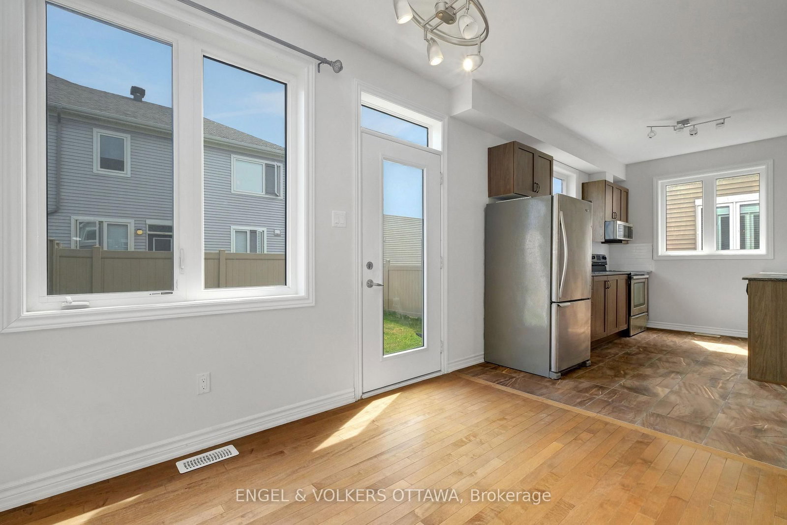 305 Lamarche Avenue - Photo 9