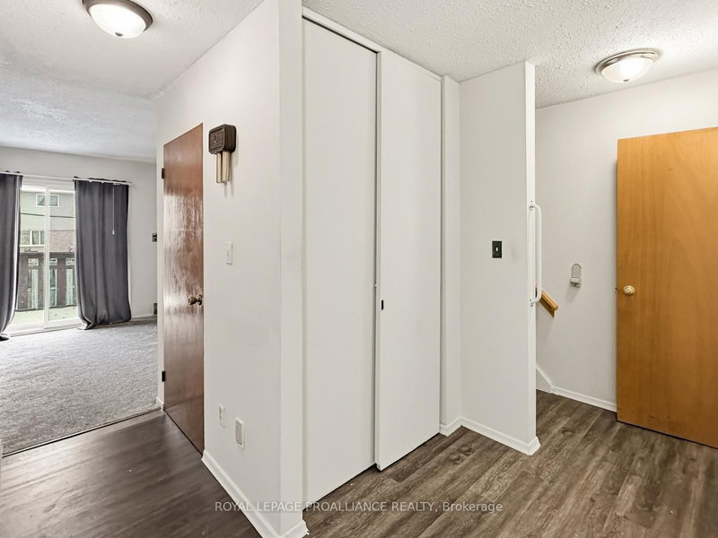 7 - 7 Tiffany Pl, Quinte West, K8V 6A3 | Image 3