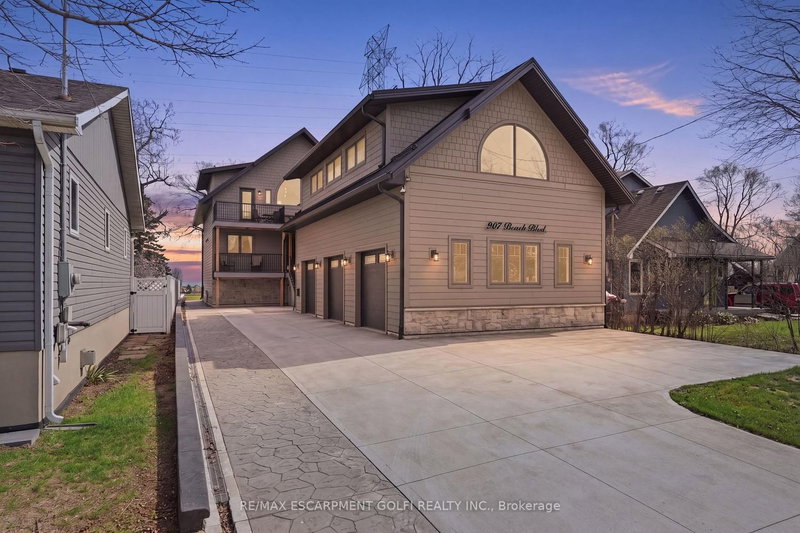 207 BEACH Blvd, Hamilton, L8H 6V8 | Image 2