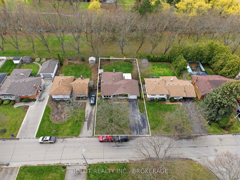 95 Prince Charles Dr, St. Catharines, L2N 3Y8 | Image 2