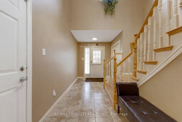 924 Copper Leaf Crescent