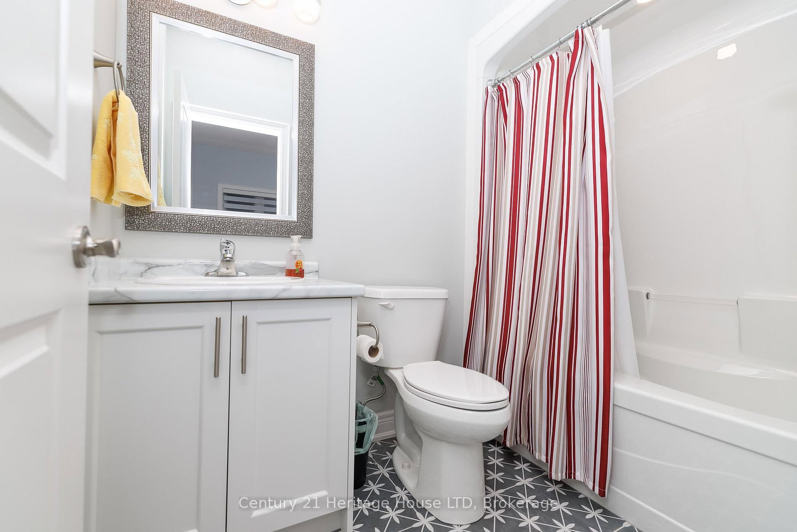 Detached House for sale at 3709 Mathewson Avenue, Fort Erie, Ontario, L0S 1B0 - Crystal Beach - MLS: X13003172