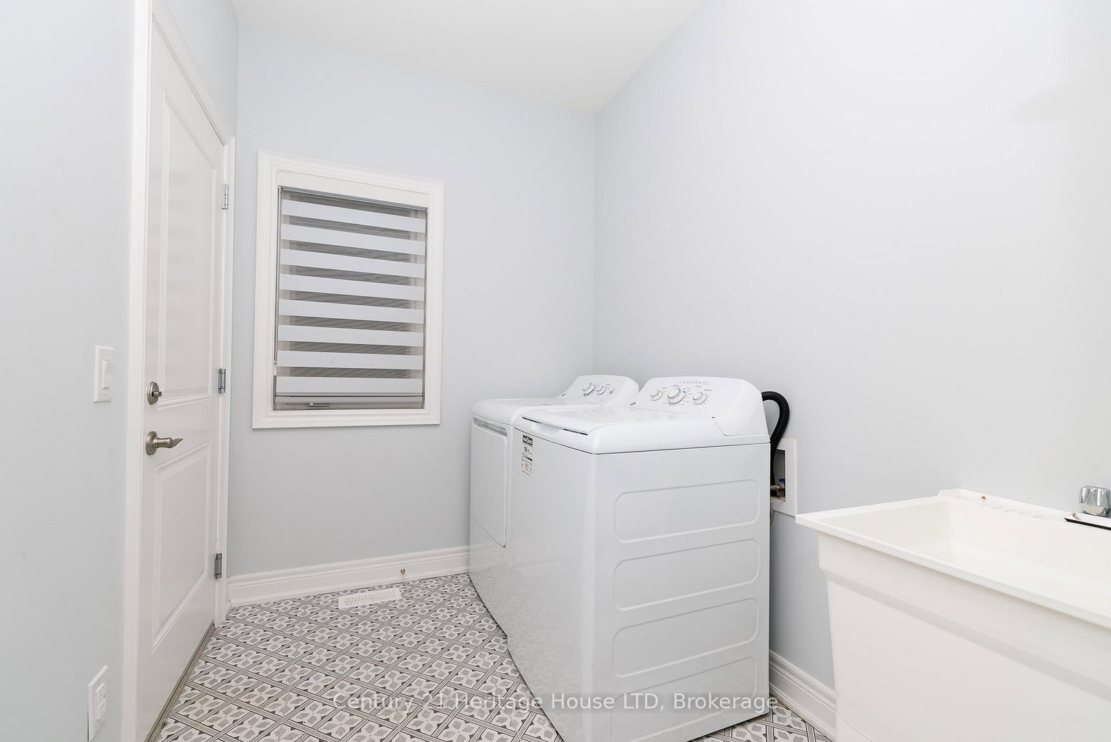 Detached House for sale at 3709 Mathewson Avenue, Fort Erie, Ontario, L0S 1B0 - Crystal Beach - MLS: X13003172