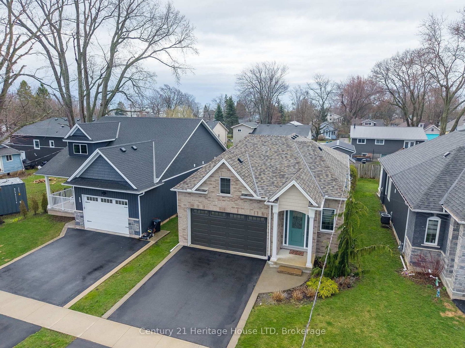 Detached House for sale at 3709 Mathewson Avenue, Fort Erie, Ontario, L0S 1B0 - Crystal Beach - MLS: X13003172