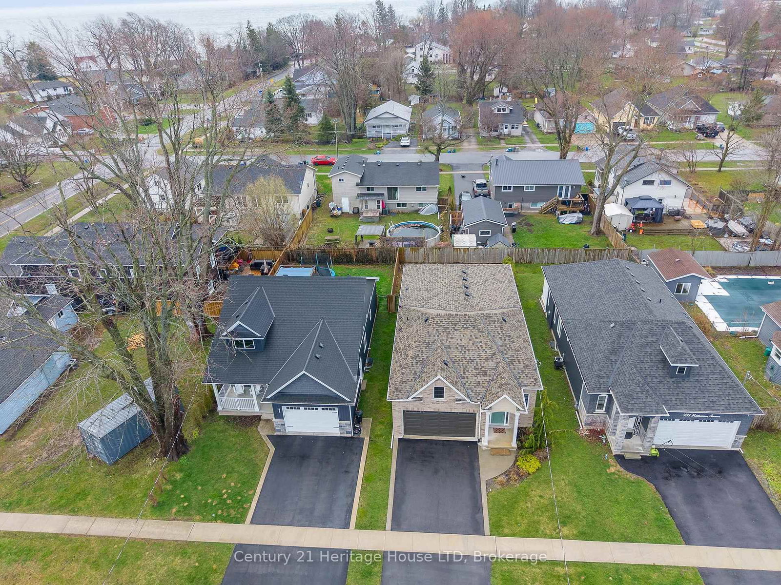 Detached House for sale at 3709 Mathewson Avenue, Fort Erie, Ontario, L0S 1B0 - Crystal Beach - MLS: X13003172