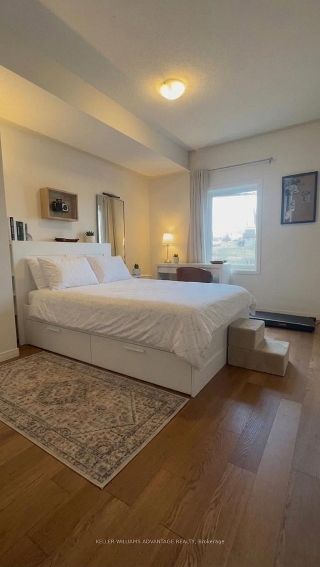 206 - 910 WENTWORTH Street