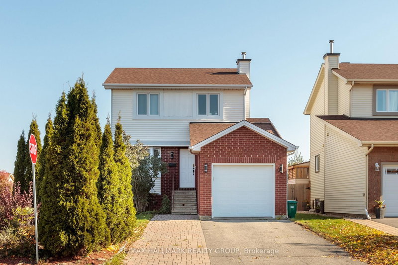 home for lease on 2 Newport Crescent