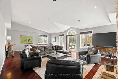 6 Marchbrook Circle • Ottawa, ON photo 8