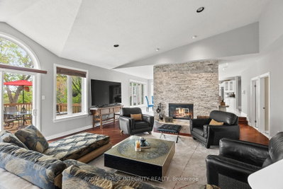 6 Marchbrook Circle • Ottawa, ON photo 9