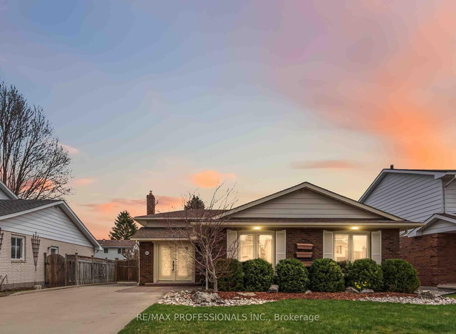 812 Danbury Crescent