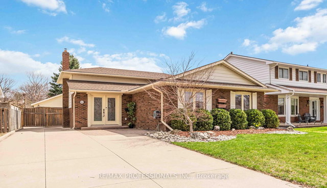 812 Danbury Crescent