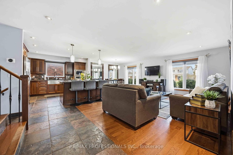 812 Danbury Cres, Sarnia, N7S 4L8 | Image 3