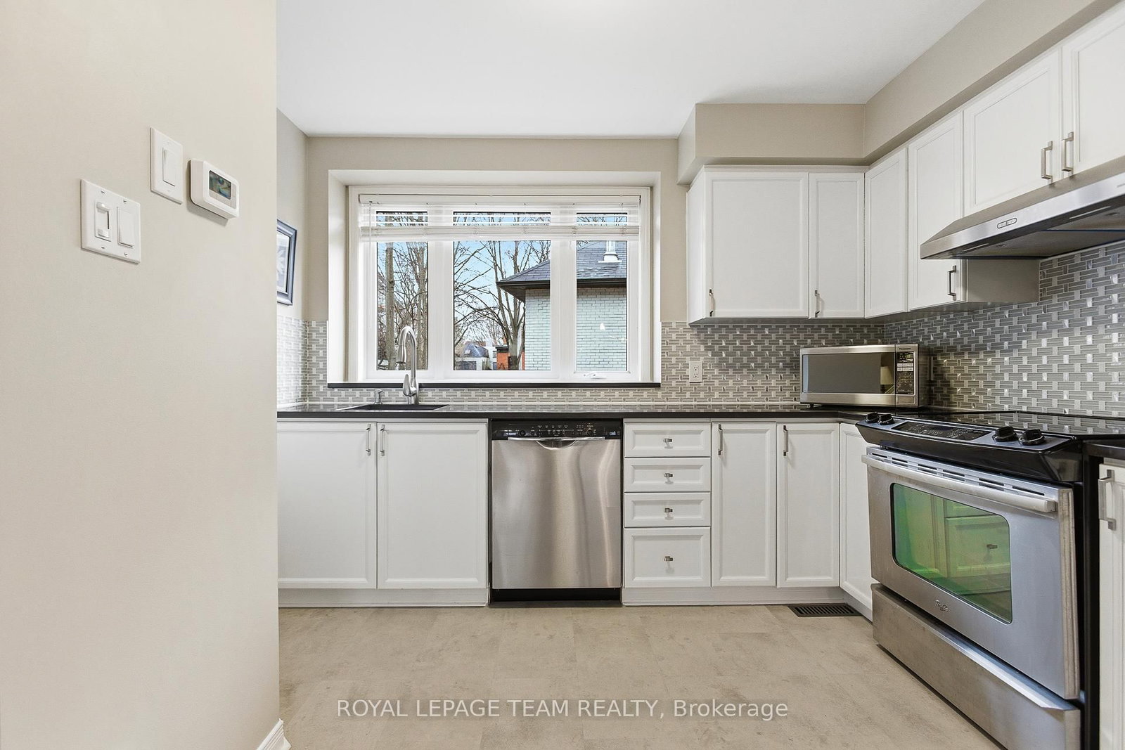 10 CORNERSTONE Private - Photo 11