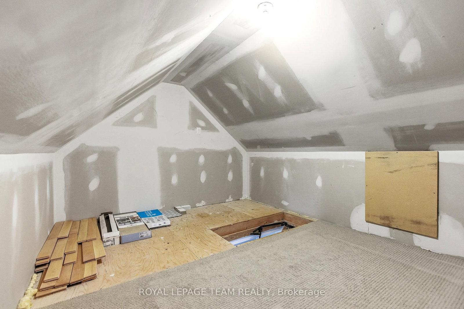 10 CORNERSTONE Private - Photo 23