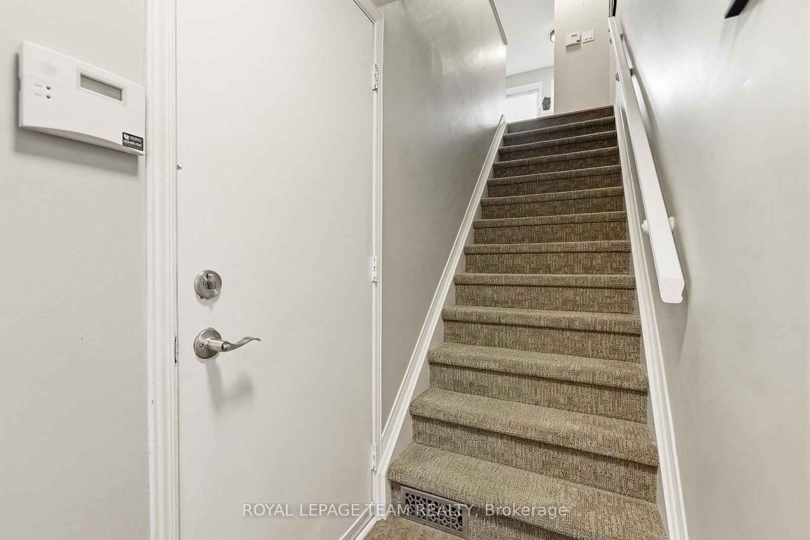 10 CORNERSTONE Private - Photo 4